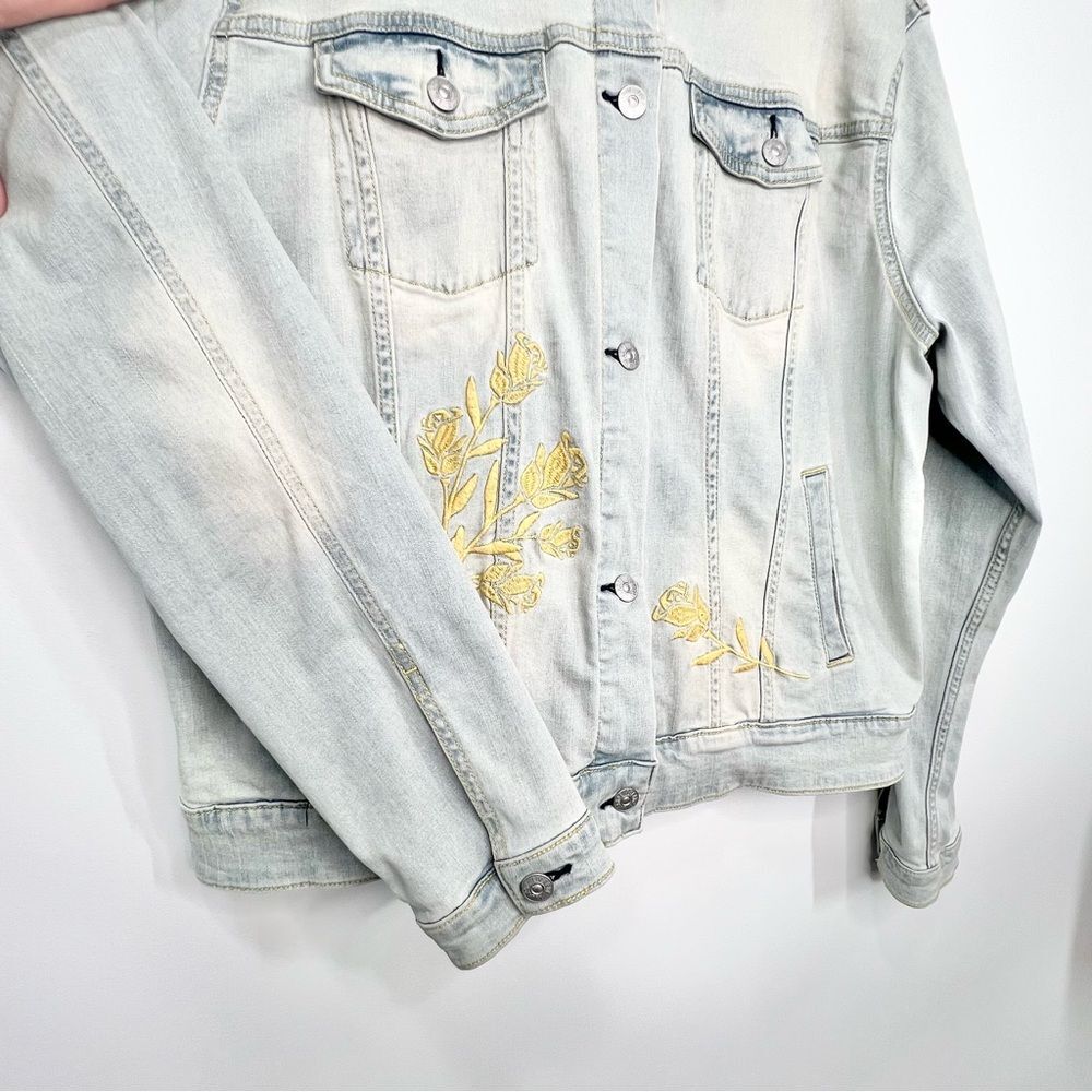 LuLaRoe Harvey Embroidered Yellow Rose Light Wash Stretch Denim Jacket 2XL - Picture 3 of 9
